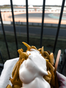 Currywurst Pommes Mayo T4