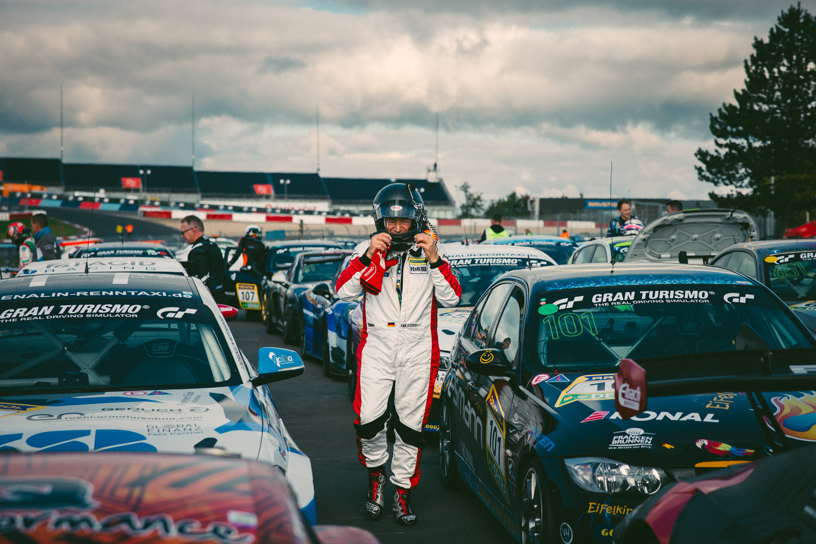 Chris Chris | Eine Verbeugung vor Klaus Abbelen: unsere Hommage an die Legende vom Nürburgring