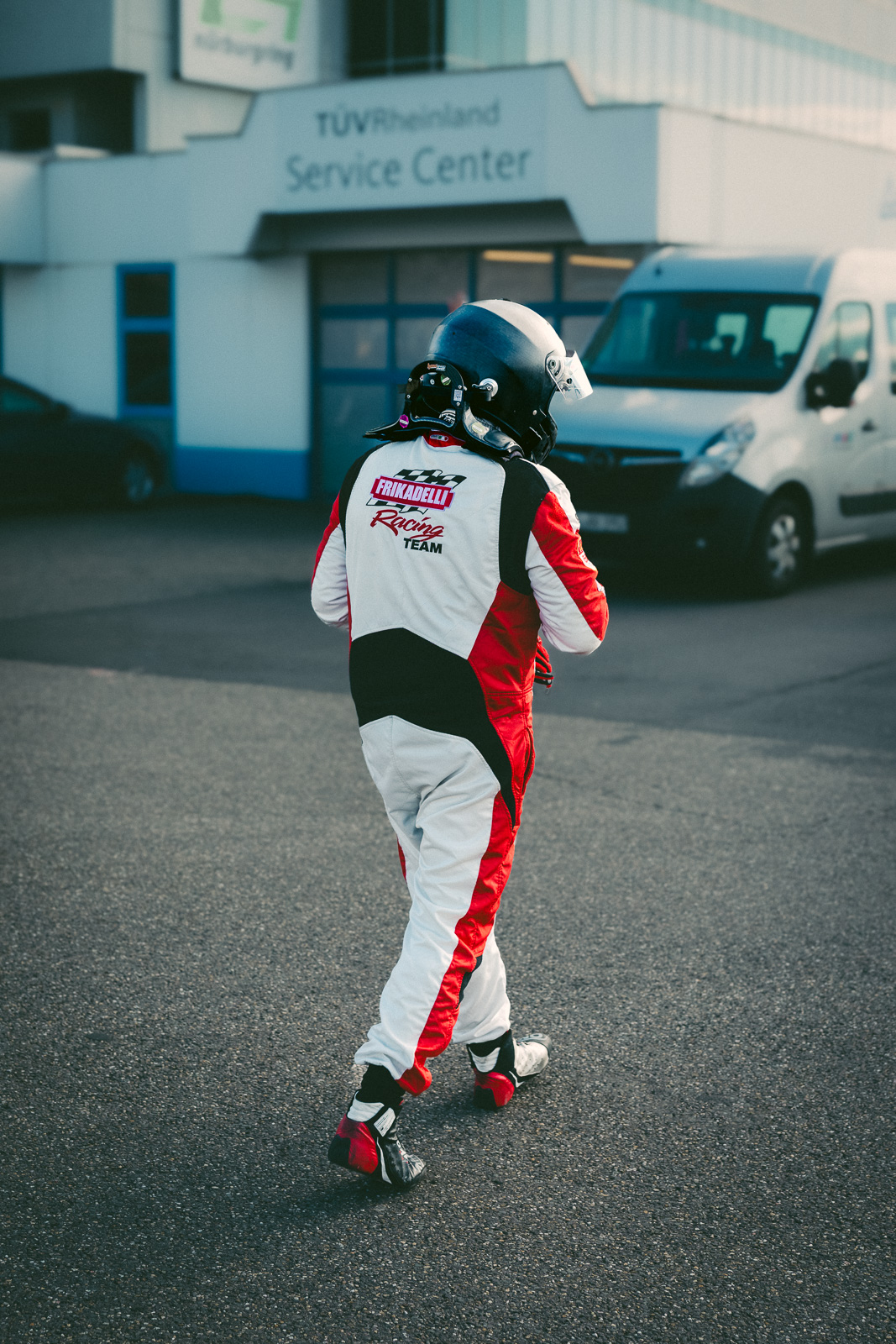 Chris Chris | Eine Verbeugung vor Klaus Abbelen: unsere Hommage an die Legende vom Nürburgring